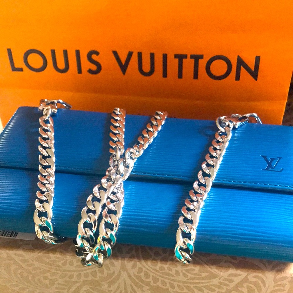 SOLD - LV LOUIS VUITTON Authentic Epi Wallet on a Chain (WOC), Silver Hardware